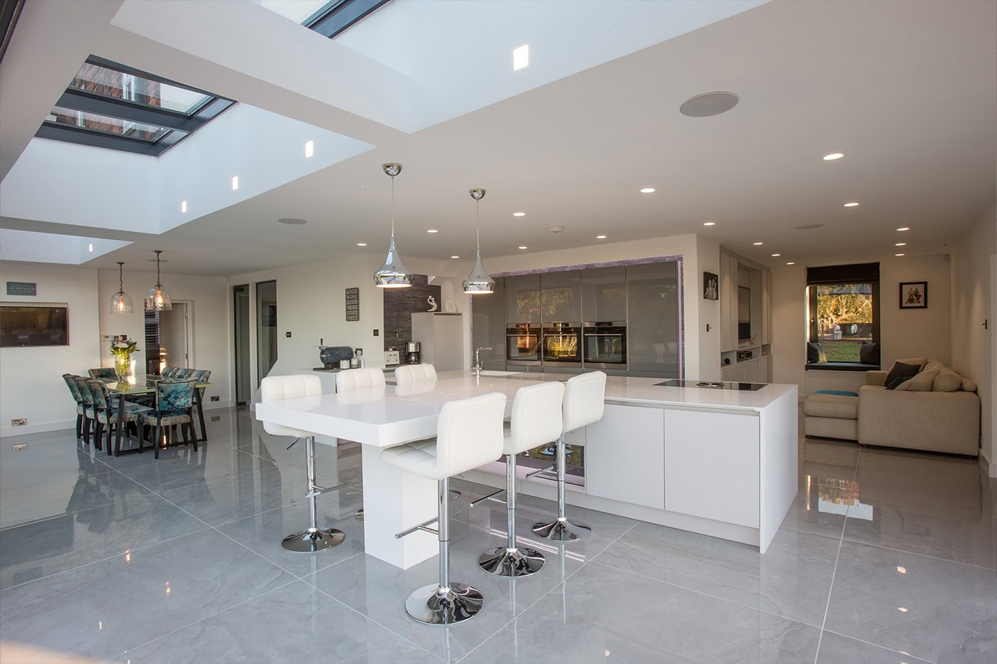 builders in blackwell completing a home extension